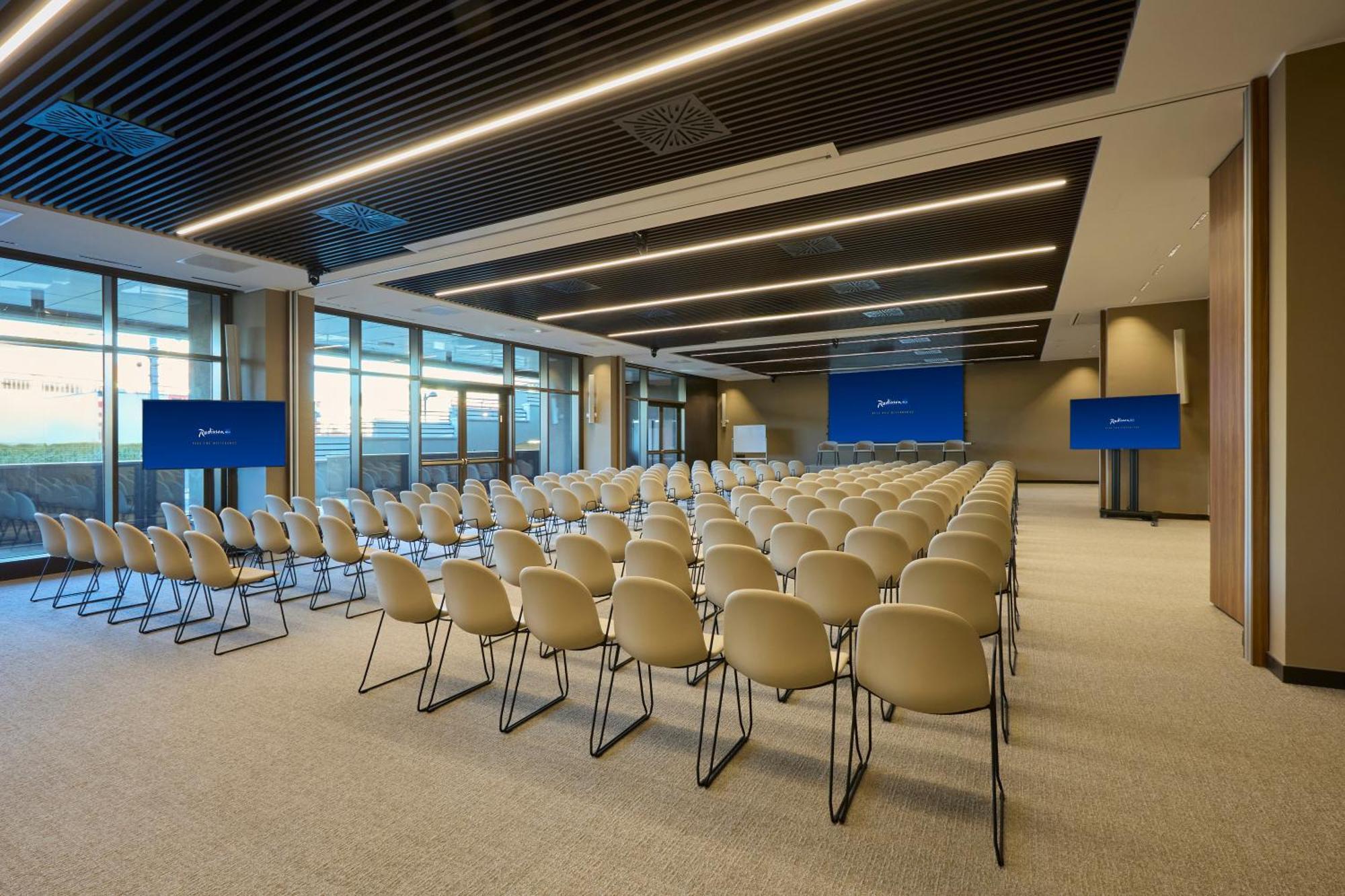Hotel Radisson Blu Hotel, Choruslife 4*